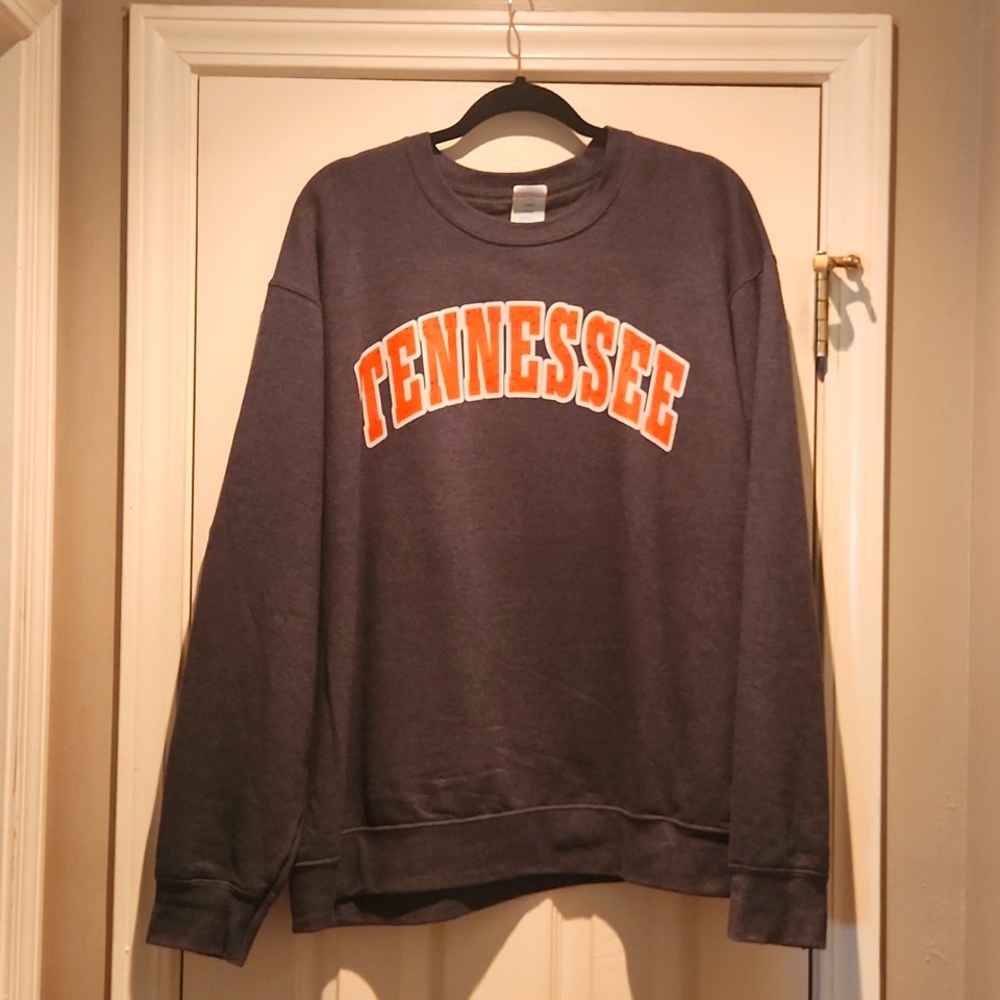 UNIVERSITY OF TENNESSEE SWEATSHIRT